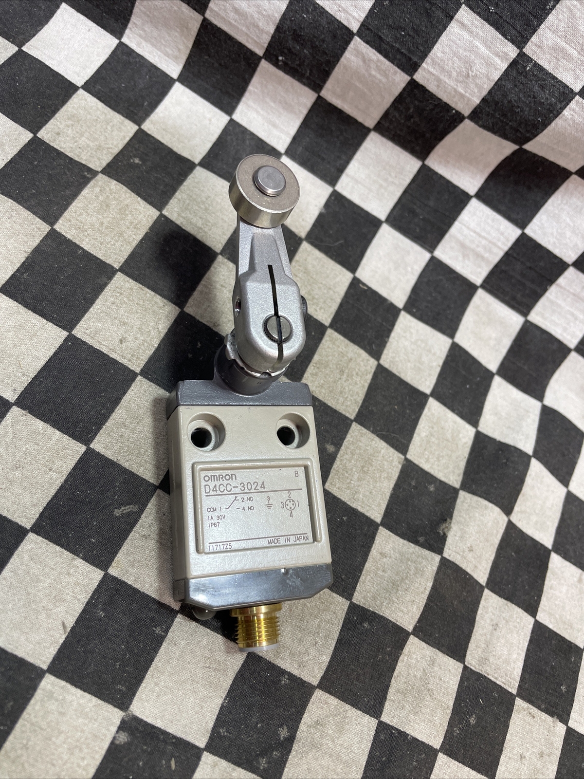 OMROM D4CC-3024, D4CC3024, Switch SPDT Chassis Mount, SHIPSAMEDAY#1644T6