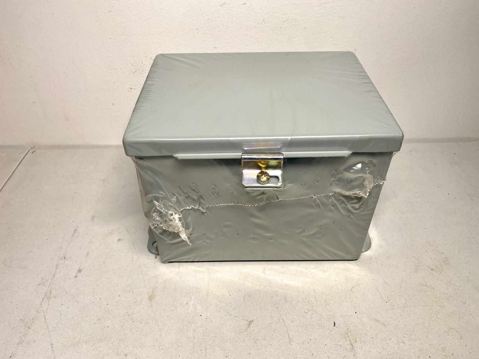 B-Line 866-12CHC – Type 12 JIC Continuous Hinge Cover Enclosure 8x6x6
