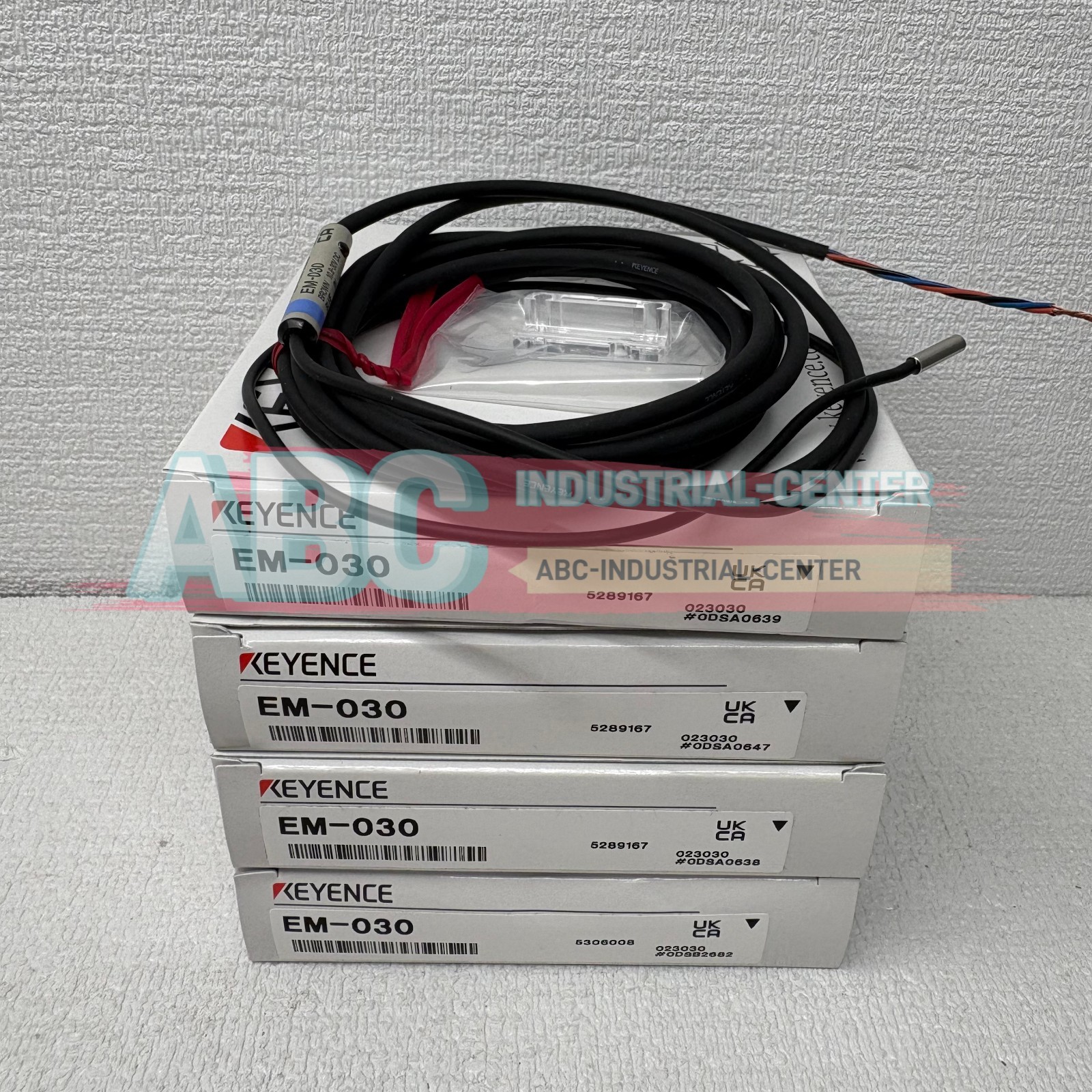 1PCS New Keyence EM-030 proximity transducer#