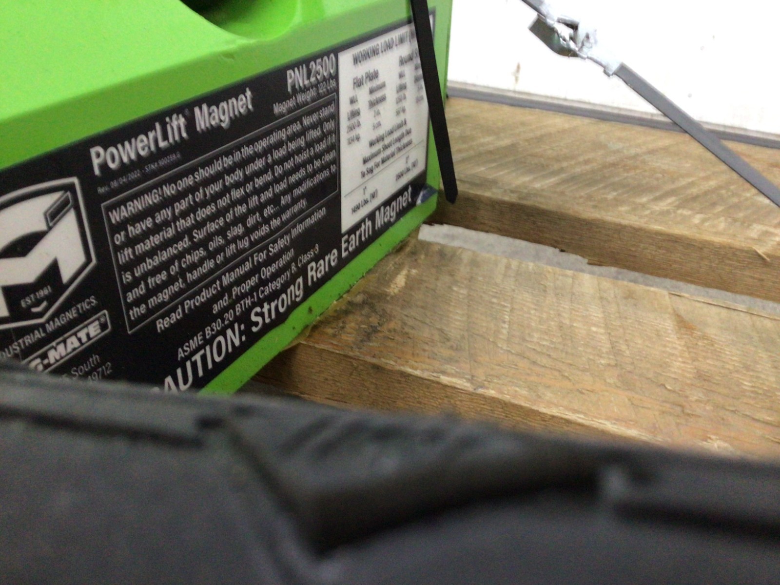 MAG-MATE – PNL2500 Lifting Magnet 2,500 lb Max Load On/Off Handle