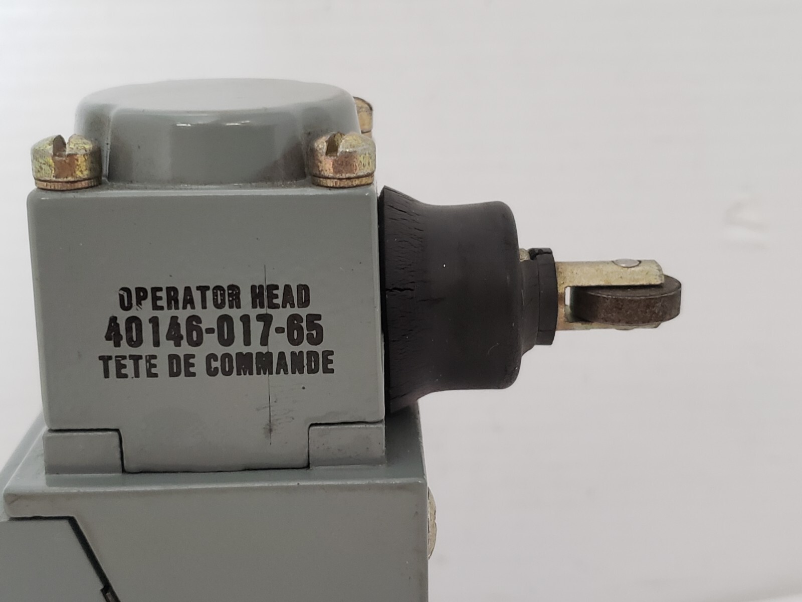 ALLEN BRADLEY 802T-K1TP LIMIT SWITCH 10A HORIZONTAL SIDE PUSH ROLLER SERIES F