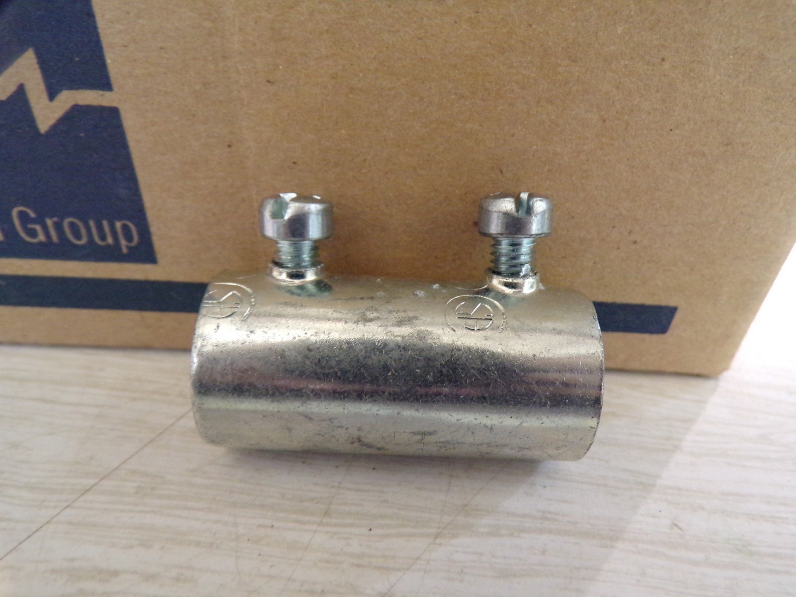NEW EGS 5050S 1/2″ EMT Coupling, Box of 25 *FREE SHIPPING*