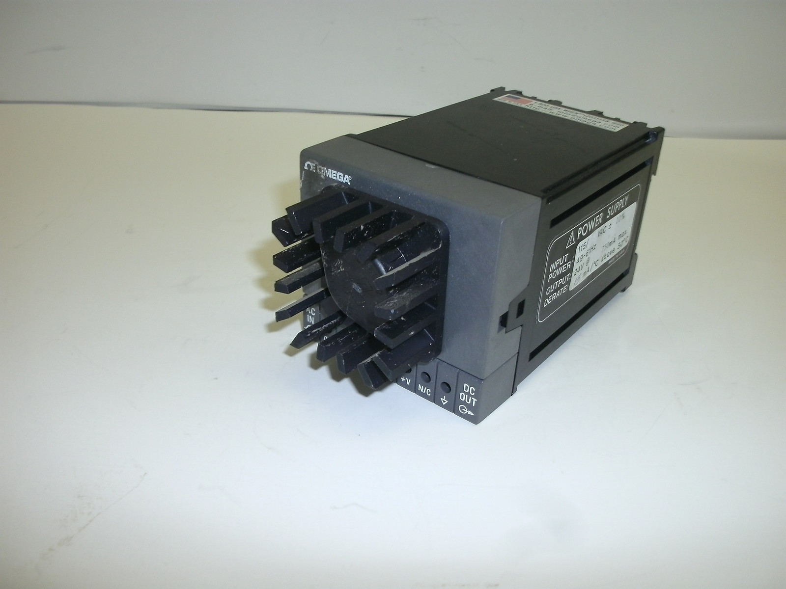 OMEGA ENGINEERING DRN-PS-750 POWER SUPPLY 115VAC WATTS 10W 49-61Hz 24V AT 750mA