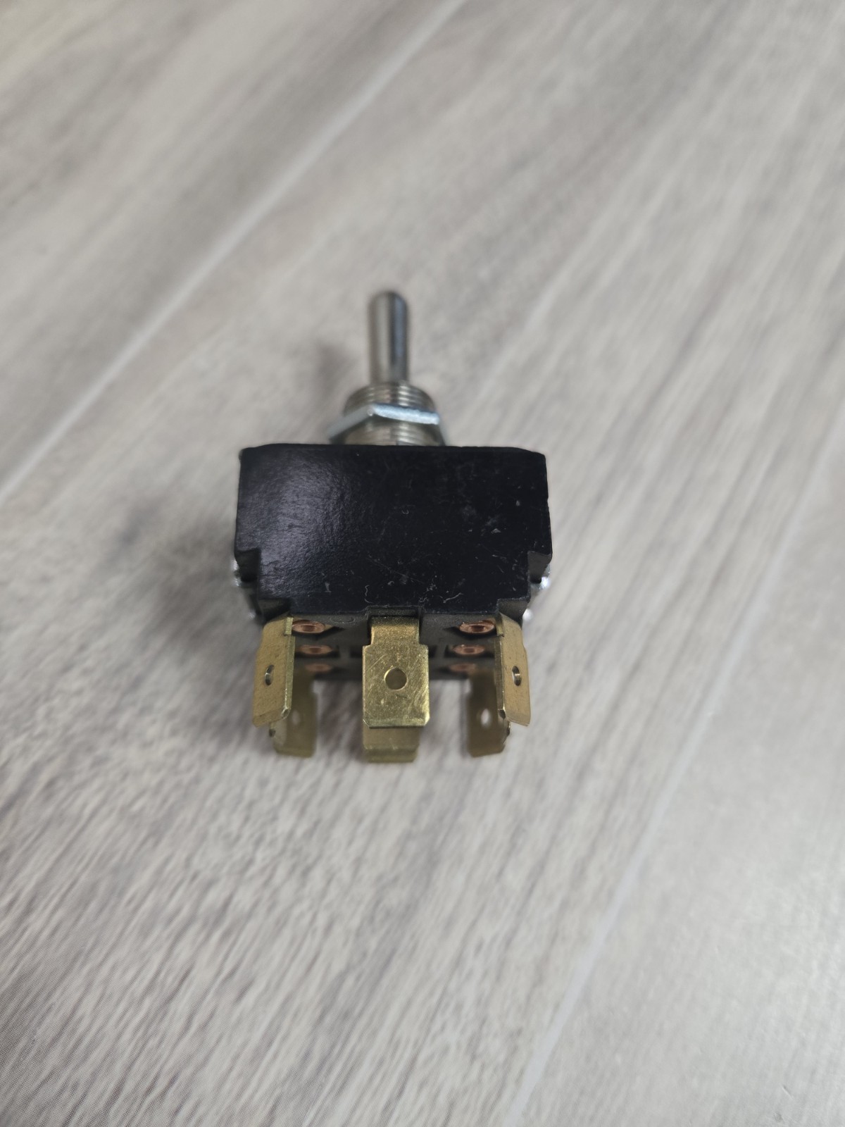 Carling 1042R Maintained Toggle Switch 3-Position 125 / 250V