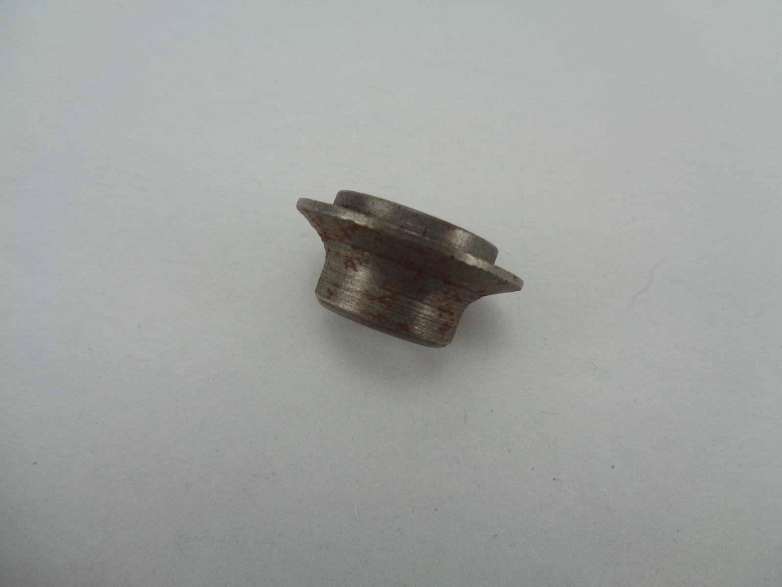 DETROIT DIESEL EXHAUST VALVE SPRING CAP 2 VALVE HEAD NOS