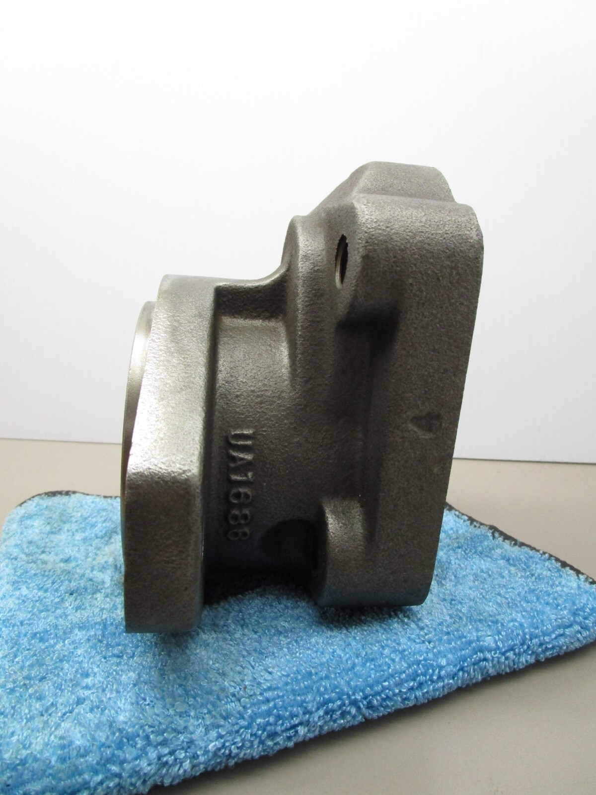 Commercial P25 P37 Hydraulic Pump Tapered Bearing Front Cover Housing 2-Bolt