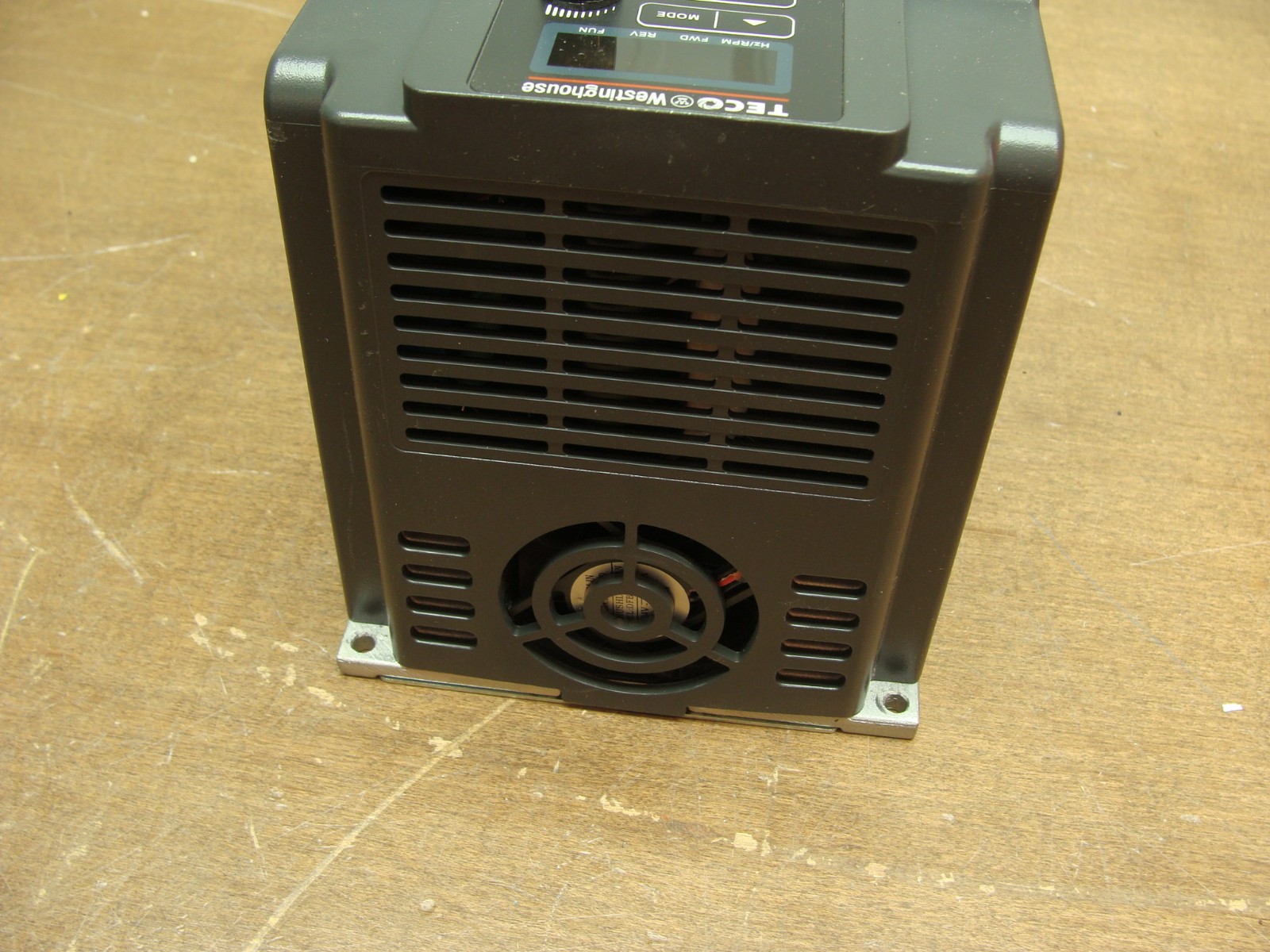 1 Hp TECO 1 ph to 3 ph FREQUENCY DRIVE L510-101-H1-U IN 100-120V OUT 0-240V