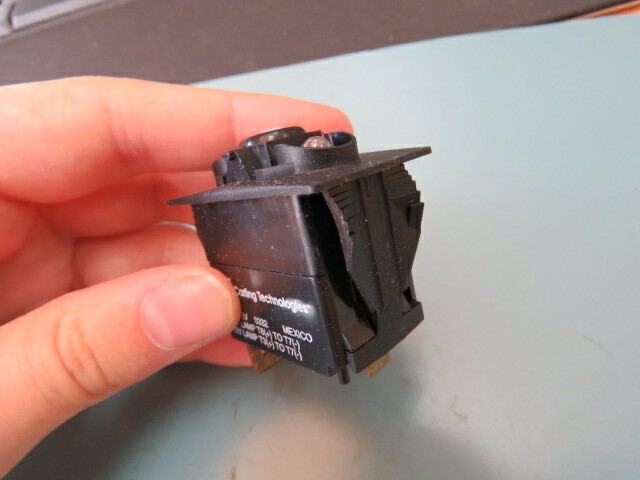 CARLING V1D1776B-00000-000 Qty of 5 per Lot SPST OFF-NONE-ON 20A@12V ROCKER SWI