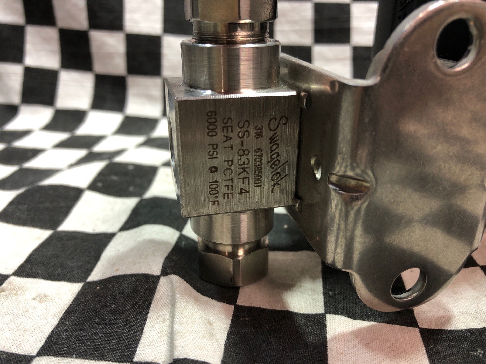 SWAGELOK Pneumatic Spring Return Double Actuator 90°, MS-131-SR & SS-83KF4