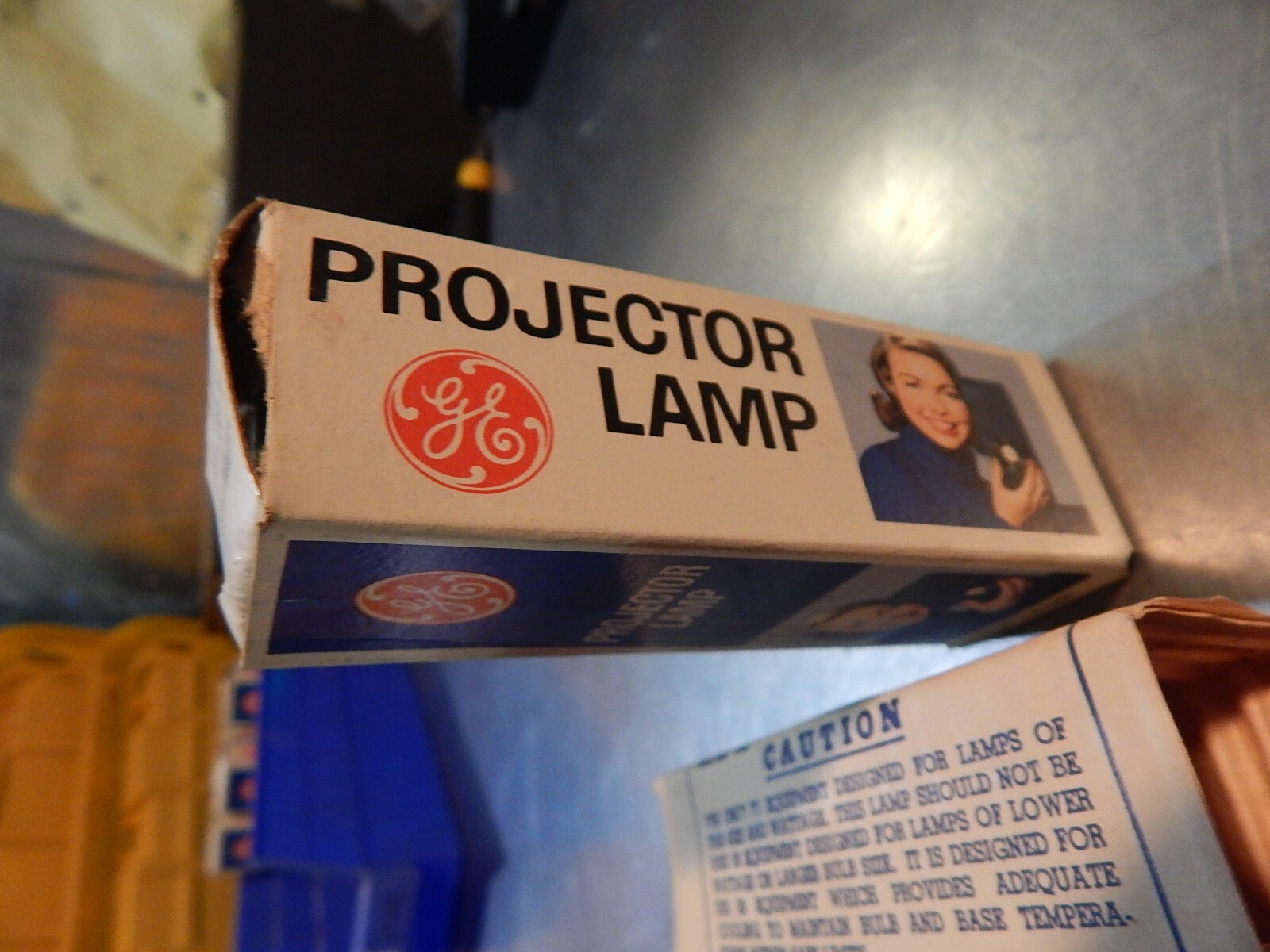 NEW GE CYB 115-120U 300Watts Projector Lamp Bulb *FREE SHIPPING*