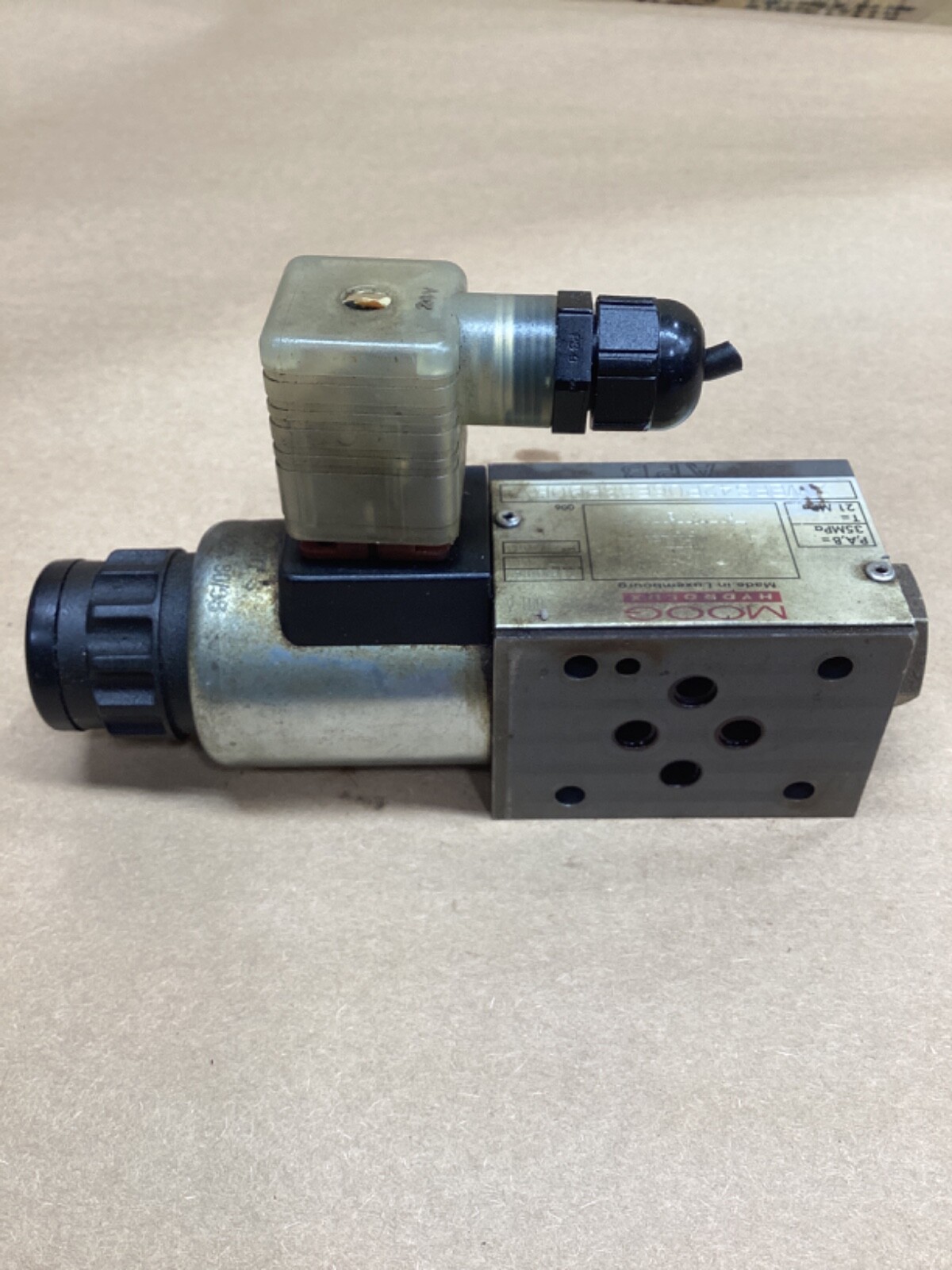 MOOG / HYDROLUX HYDRAULIC VALVE ZWEFS42P06E88PB0BV #106D49PR5