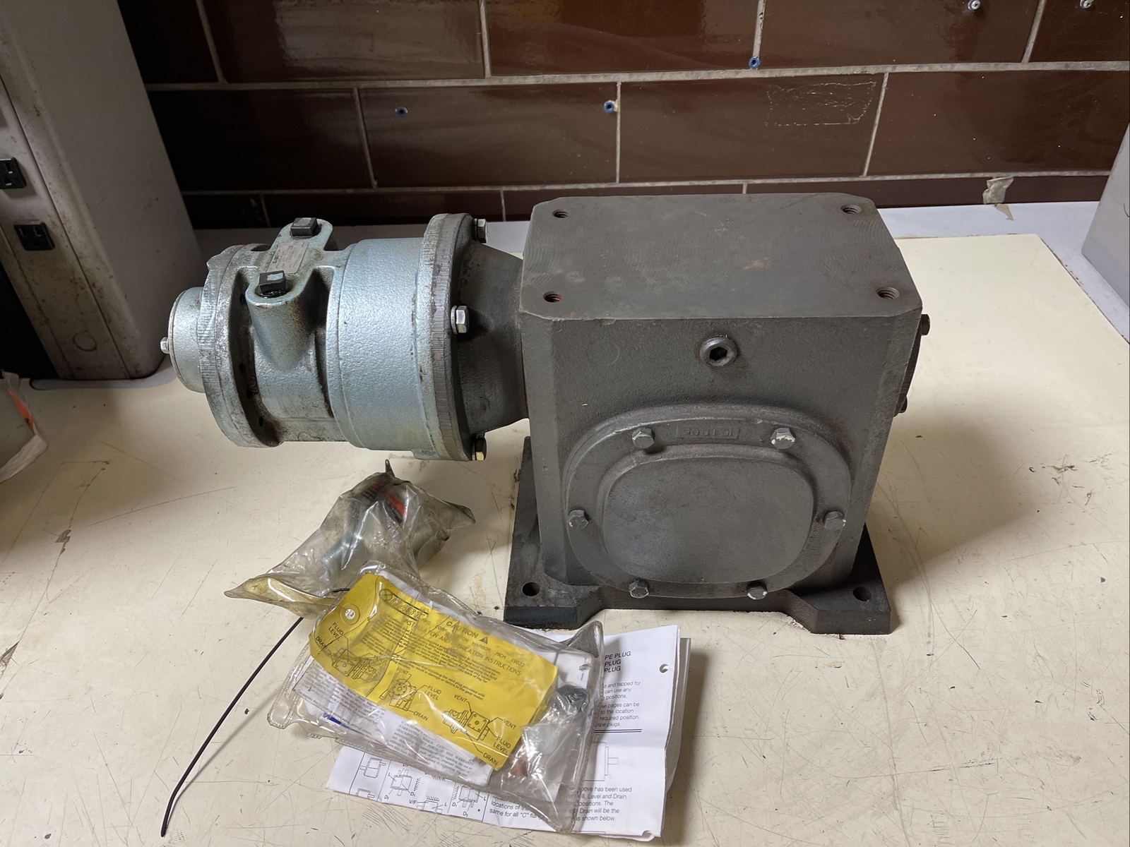 *Used* GAST 8AM-32A-FB20 Air Powered Gear Drive Baldor 3.8HP 20:1 Ratio