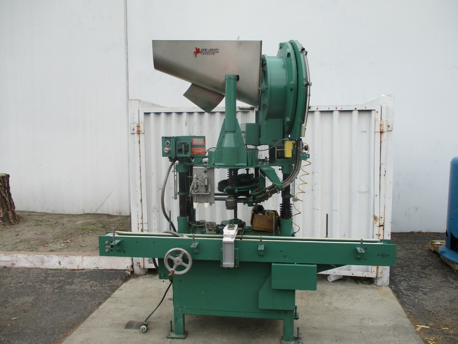 NEW JERSEY “APACHE” MODEL 550S AUTOMATIC BOTTLE CAPPING MACHINE