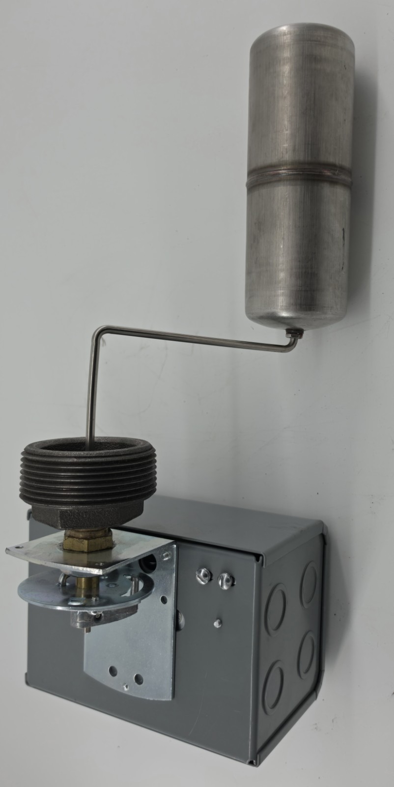 Schneider Electric 9038CG36 Mechanical Alternator Close on Rise