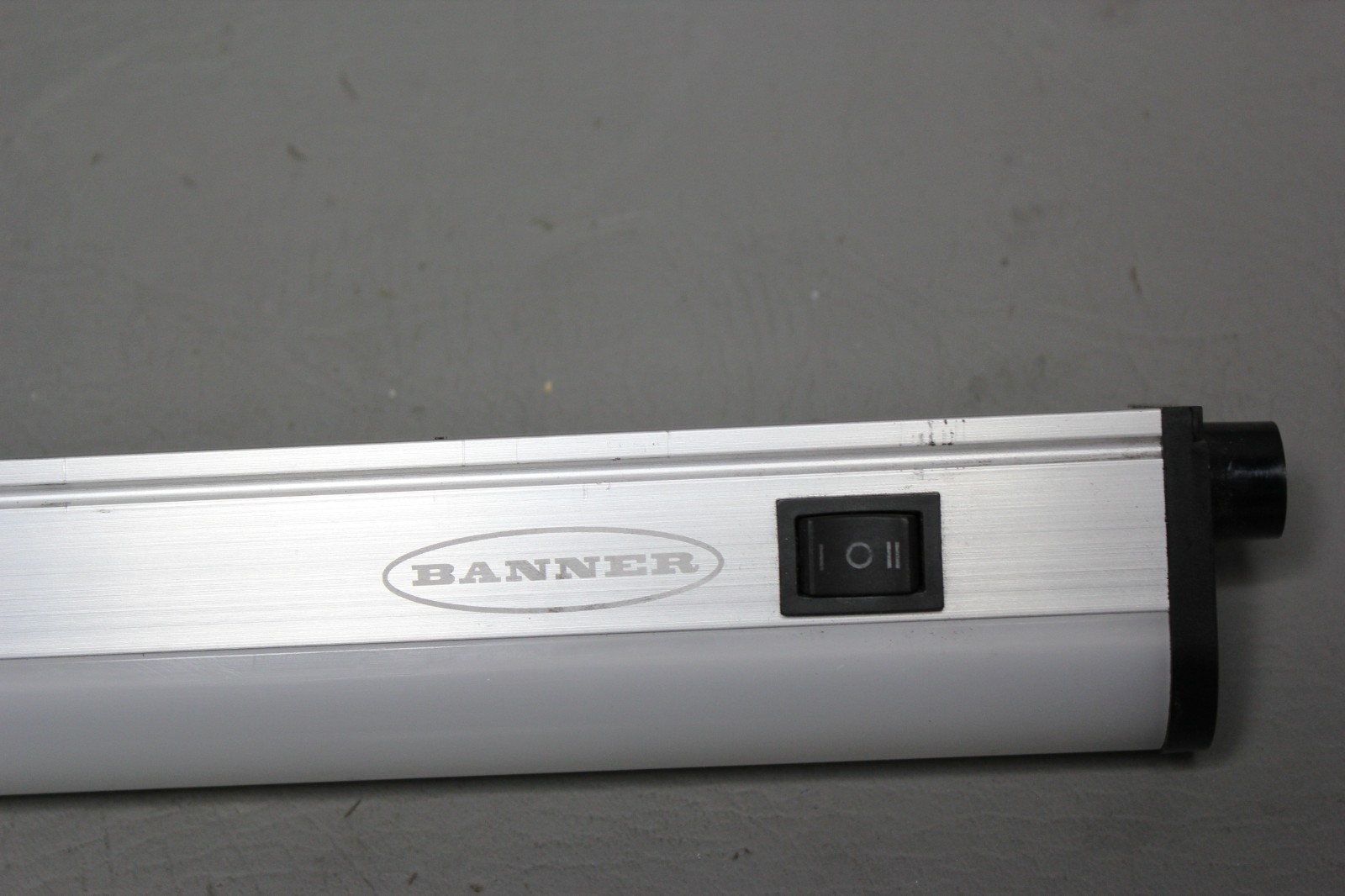 BANNER LED WORKSTATION LIGHT WLB32C570PBQ