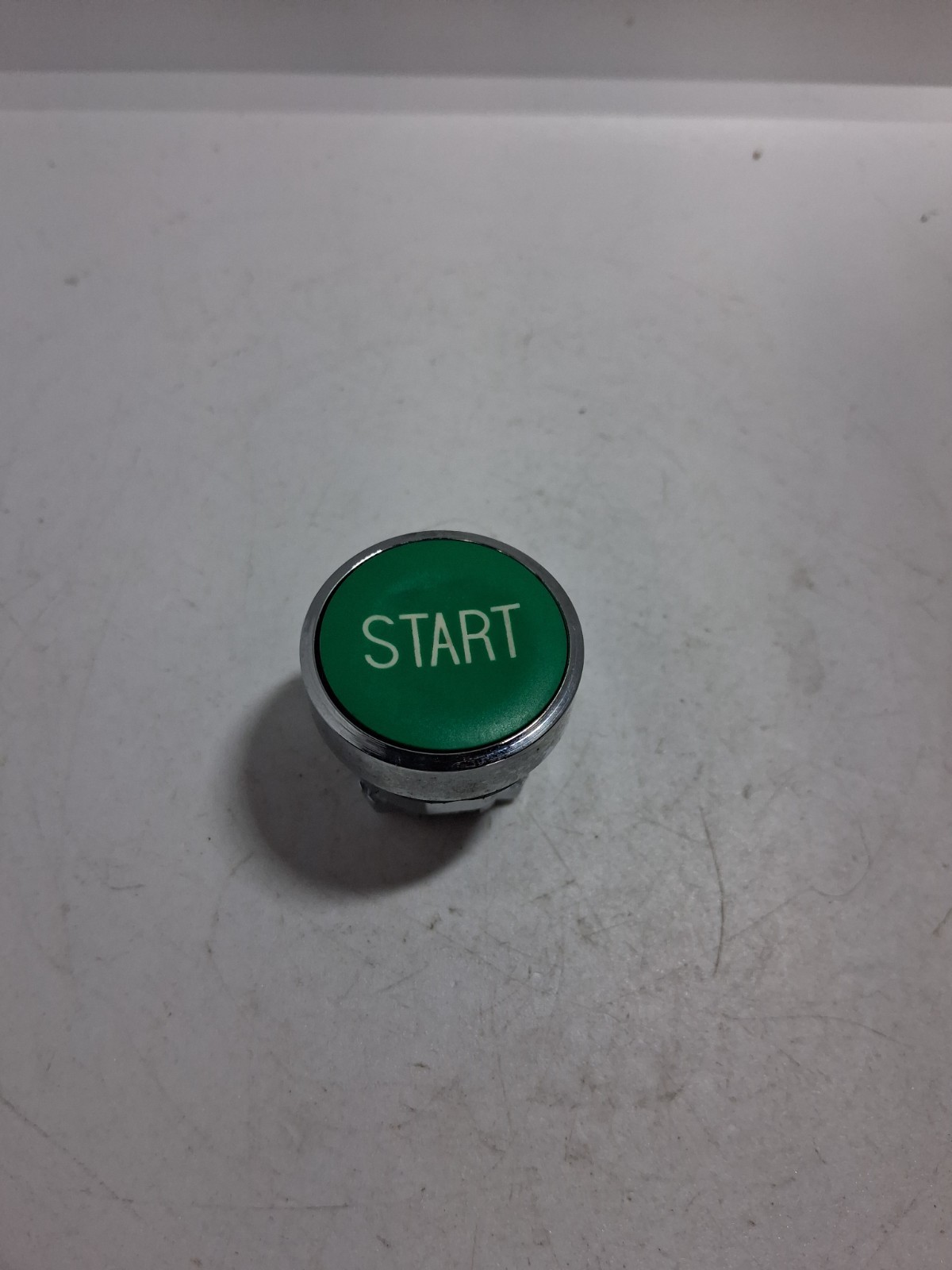 TELEMECANIQUE ZB2-BA333 PUSHBUTTON OPERATOR FLUSH GREEN START