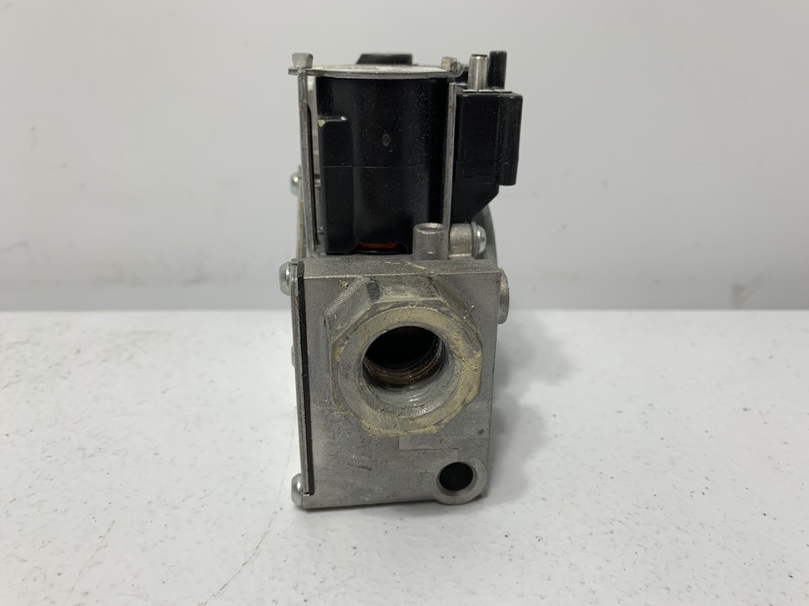 Emerson VAL09030 Manifold Gas Valve 24V 40/60 Hz 1/2 PSI