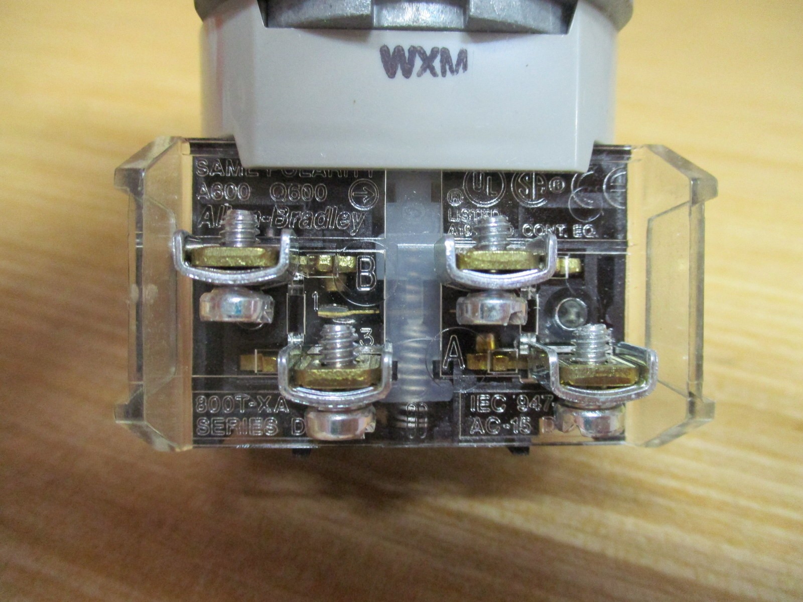 Allen Bradley 800T-J19B Selector Switch 800TJ19B
