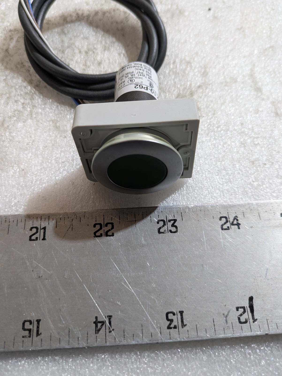 EATON C30C-FD-G-K10-P62 PUSHBUTTON FLAT, 30MM, 1NO, GREEN, 1M, OPEN
