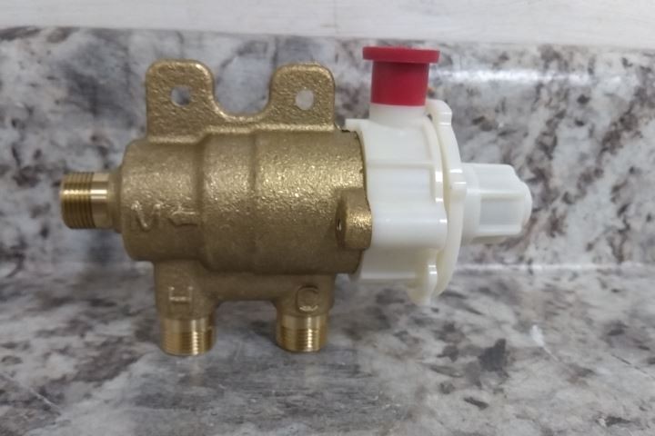 Chicago Faucets 131-CFMAB 3/8 In Inlet/Outlet Thermostatic Mixing Valve