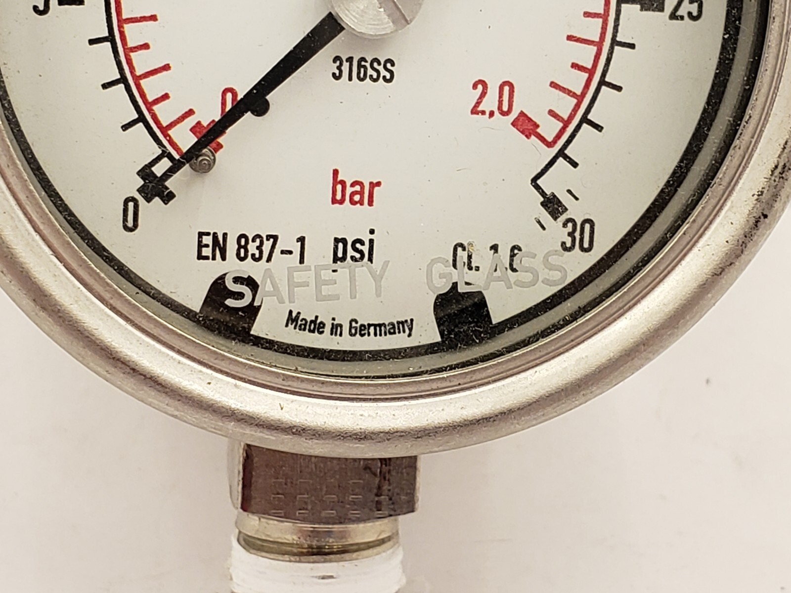 SWAGELOK EN 837-1 PRESSURE GAUGE, 0-30 PSI, 0-2.0 BAR, 316SS, 1/4″ NPT