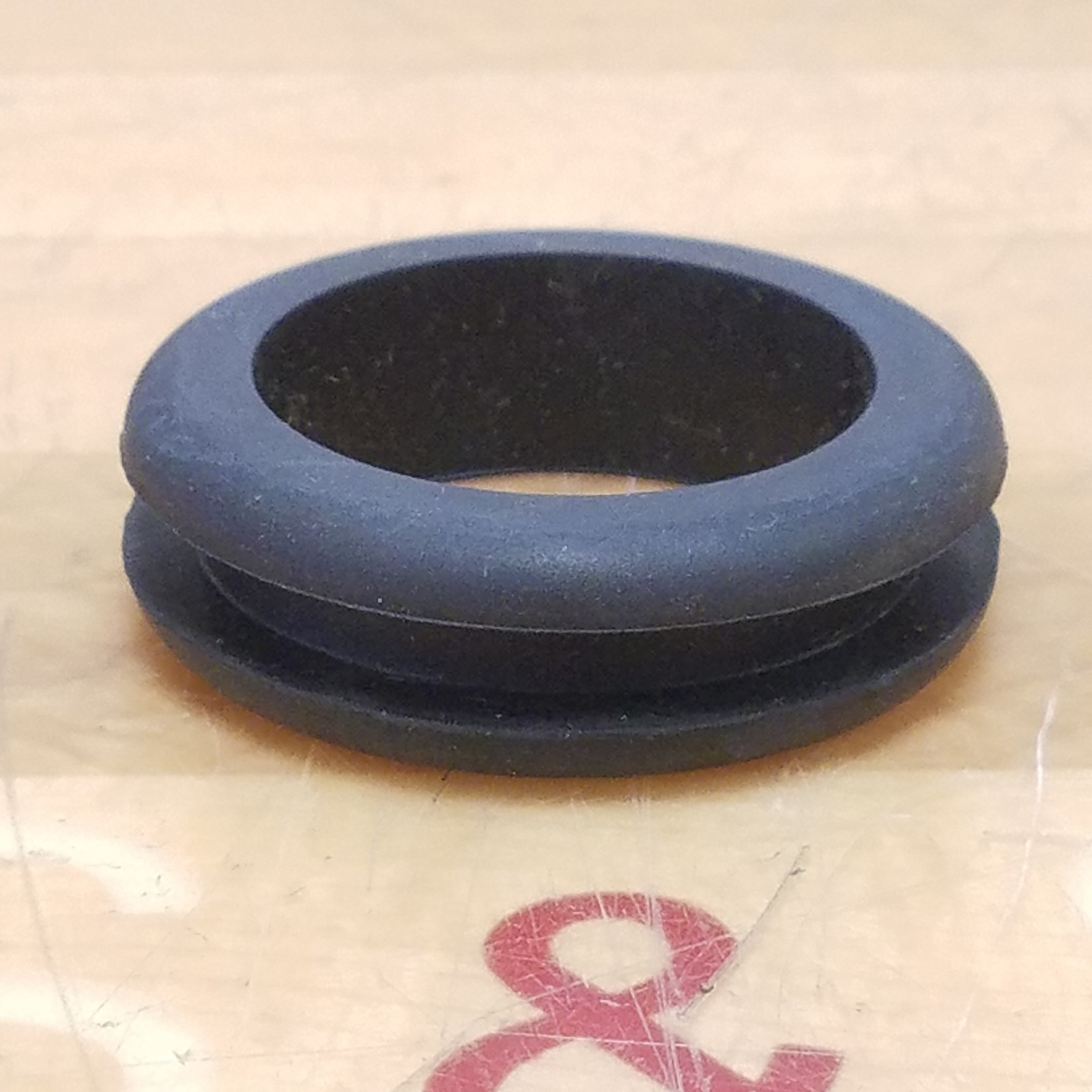 MSC MS35489-114 Military Spec Rubber Grommet, 1-1/2×2, 1/8×5/8″, Pack Of 25