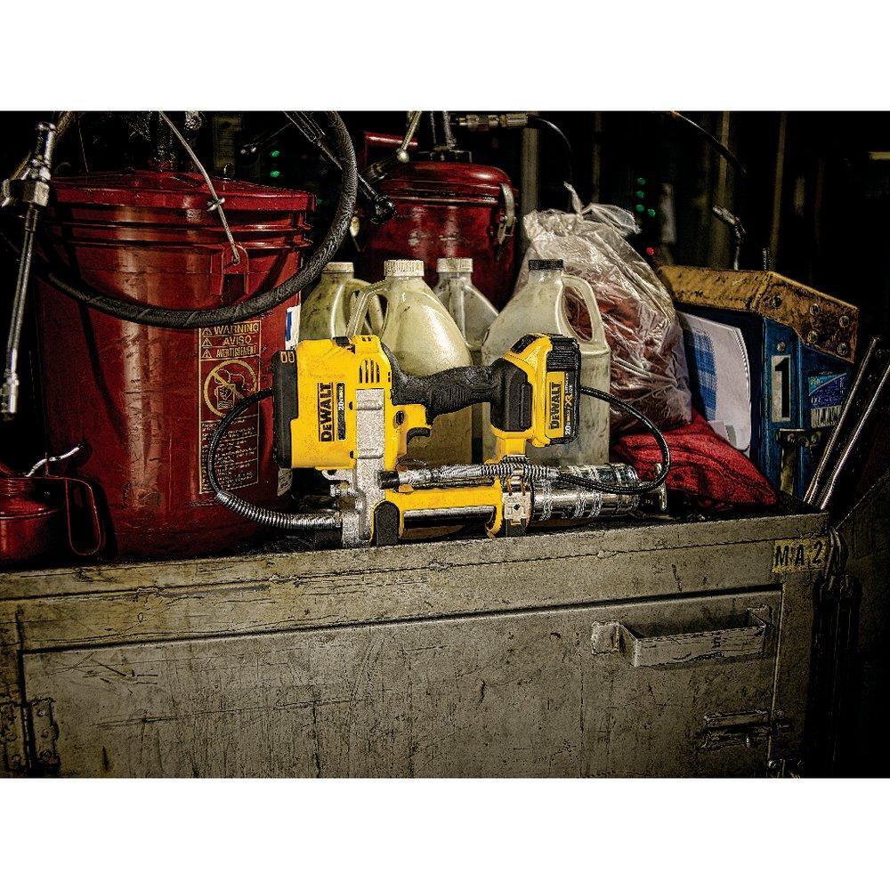 DeWalt DCGG571M1 20V MAX Grease Gun Kit 14.5 oz Cartridge 10000 PSI