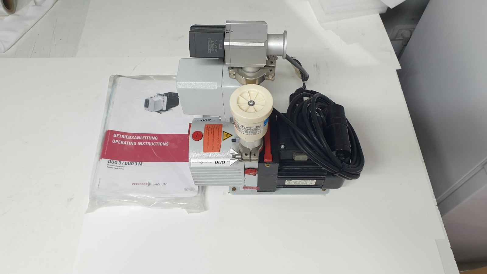 Pfeiffer Vacuum DUO 3 Rotary Vane Pump P/N PK D57 709 A