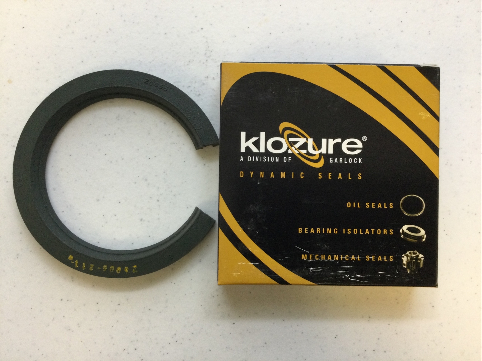 NEW GARLOCK-KLOZURE 25006-2118 DYNAMIC OIL SEAL, 23X2118, FREE SHIPPING