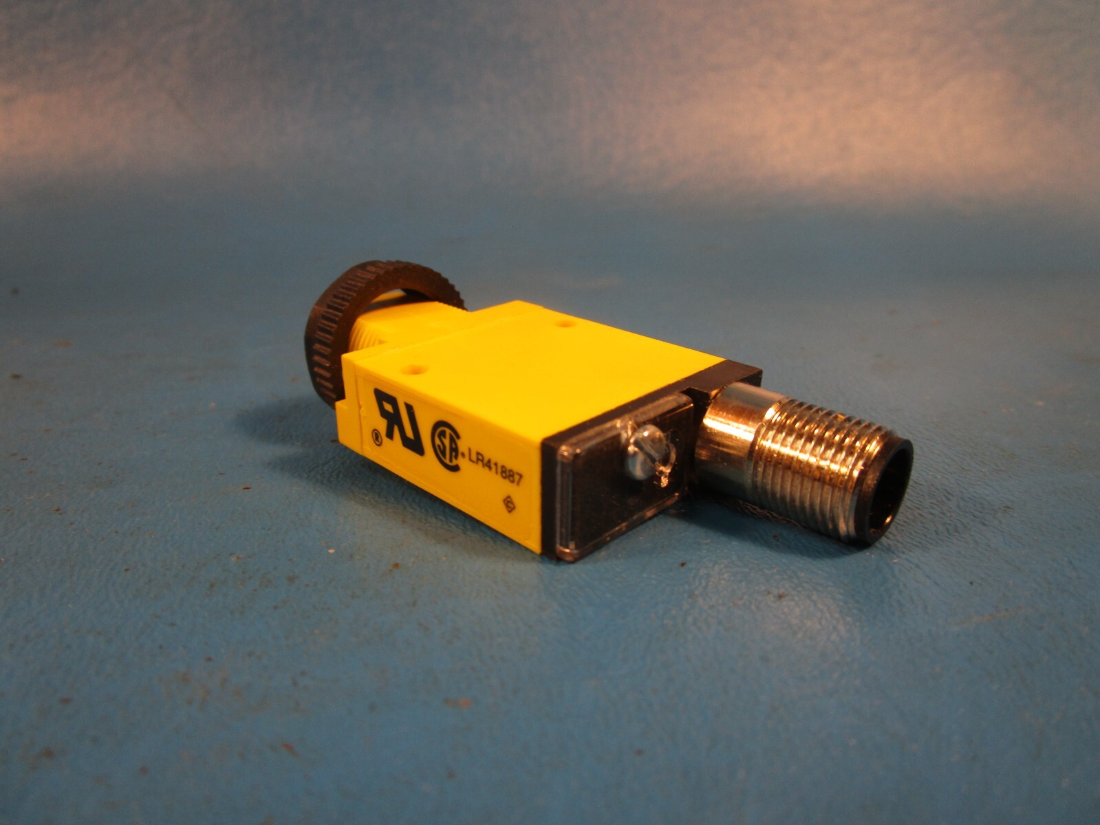BANNER SM312CV2QD, MINI-BEAM: Visible Red 650 nm Convergent, Focal Point: 43 mm