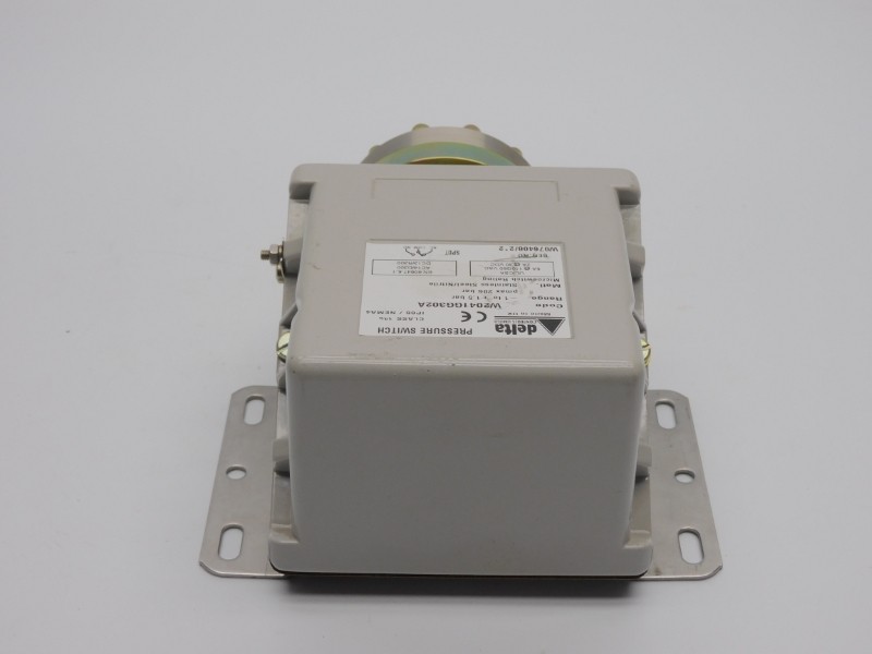 DELTA CONTROLS LIMITED W2041GG302A 250VAC 5A NSNP