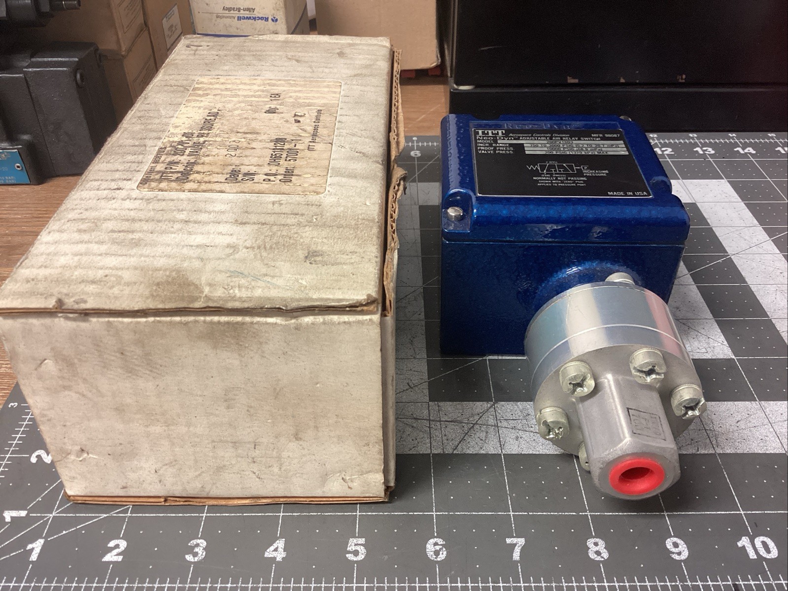 NEO-DYN ADJUSTABLE AIR RELAY SWITCH 200PV16D3 (LBB45Y)