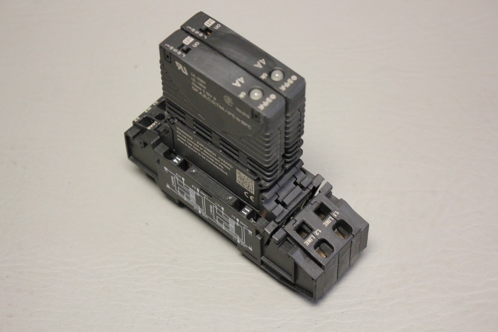 2 ETA ELECTRONIC CIRCUIT PROTECTORS ESX10-103-DC24V-4A W/ MODUL 17PLUS BASE