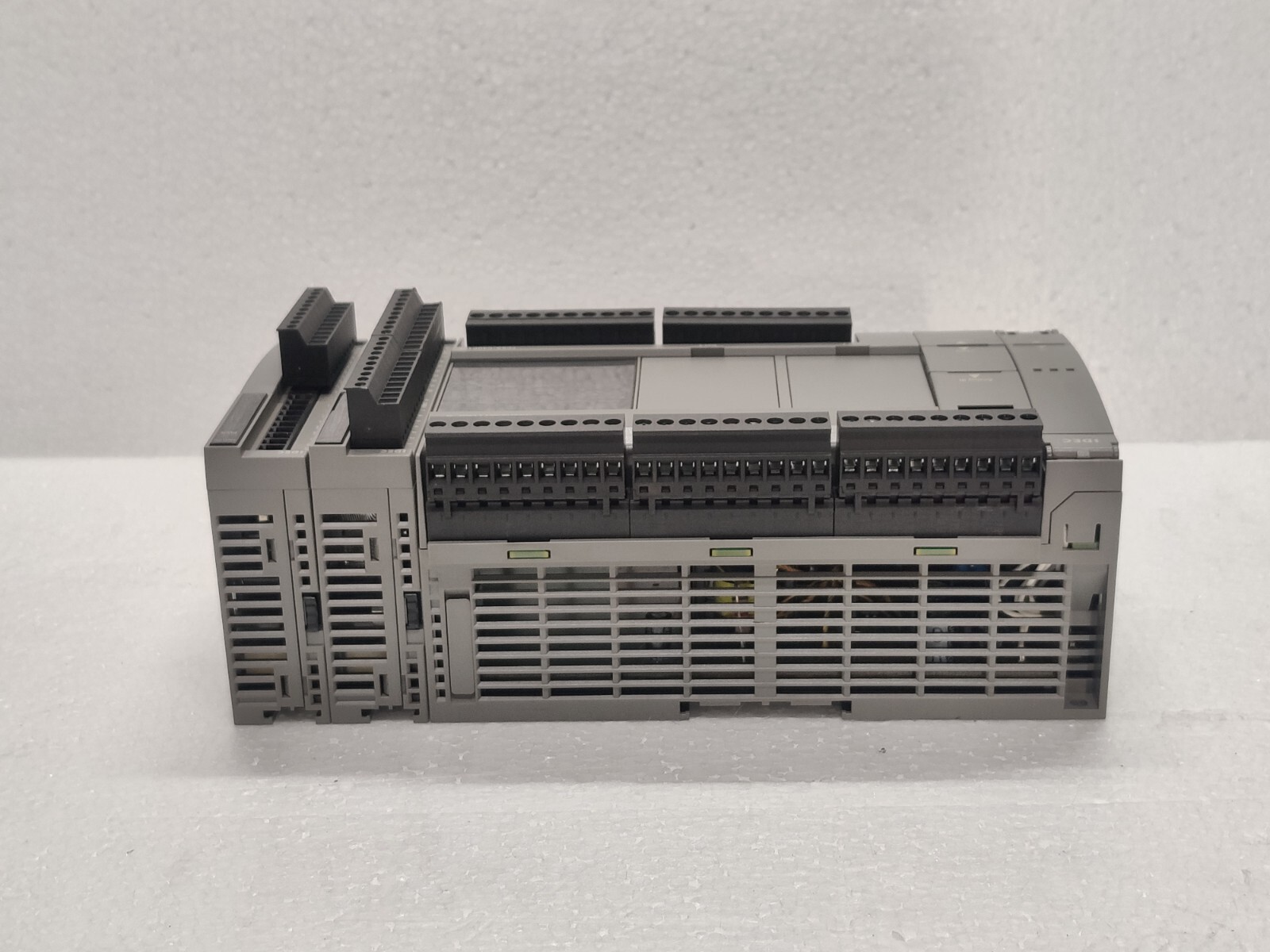 Idec MicroSmart FC6A-C40P1CE Programmable Controller With FC6A-T16P1 And FC6A-J8