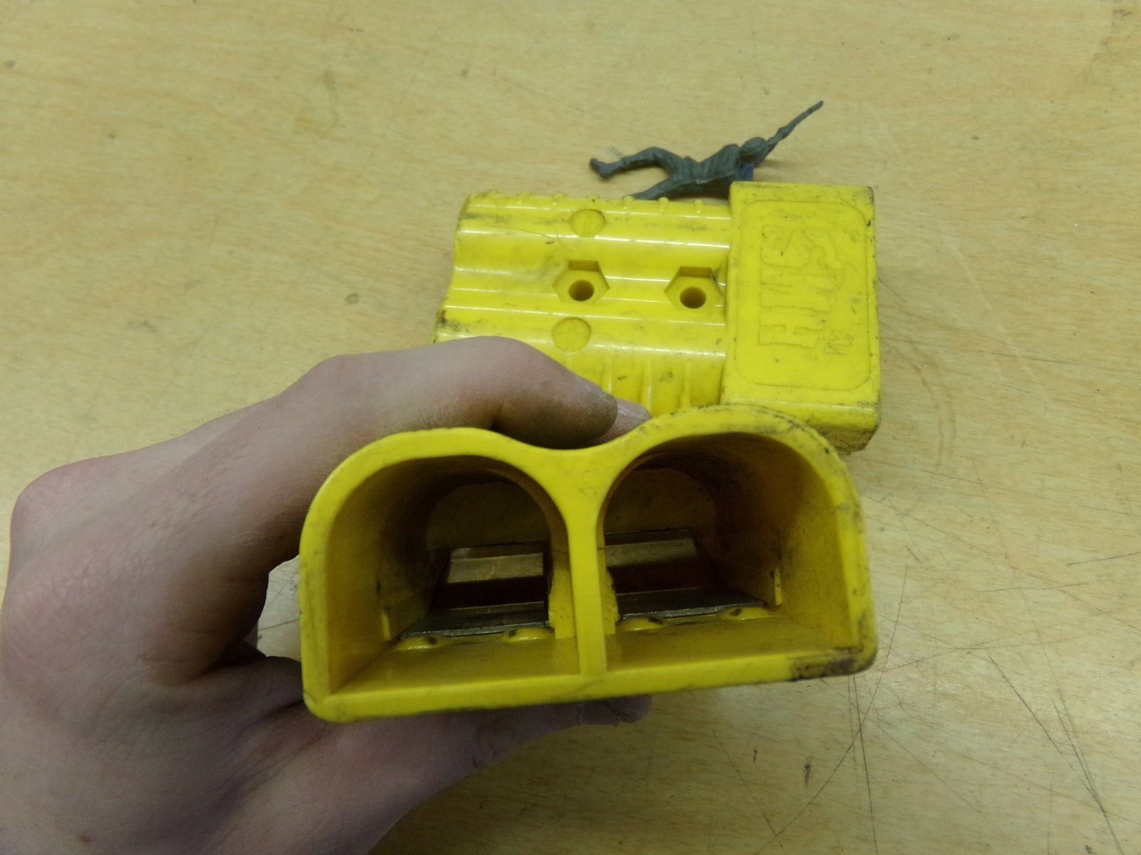 Lot of 2 SMC SMH 350A 600V Yellow Connectors *FREE SHIPPING*