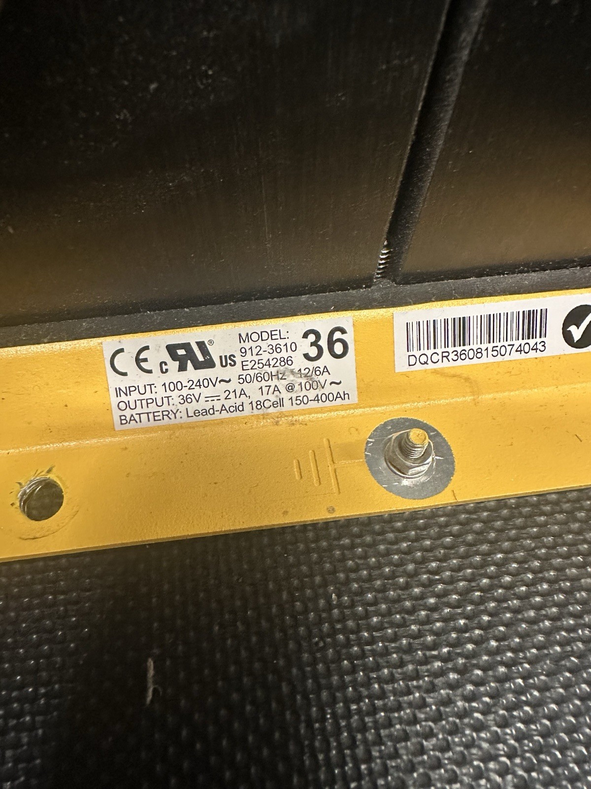 QUIQ HF/PFC 36 V BATTERY CHARGER 912-3610-T2 LEAD ACID 18 CELL 21-400Ah