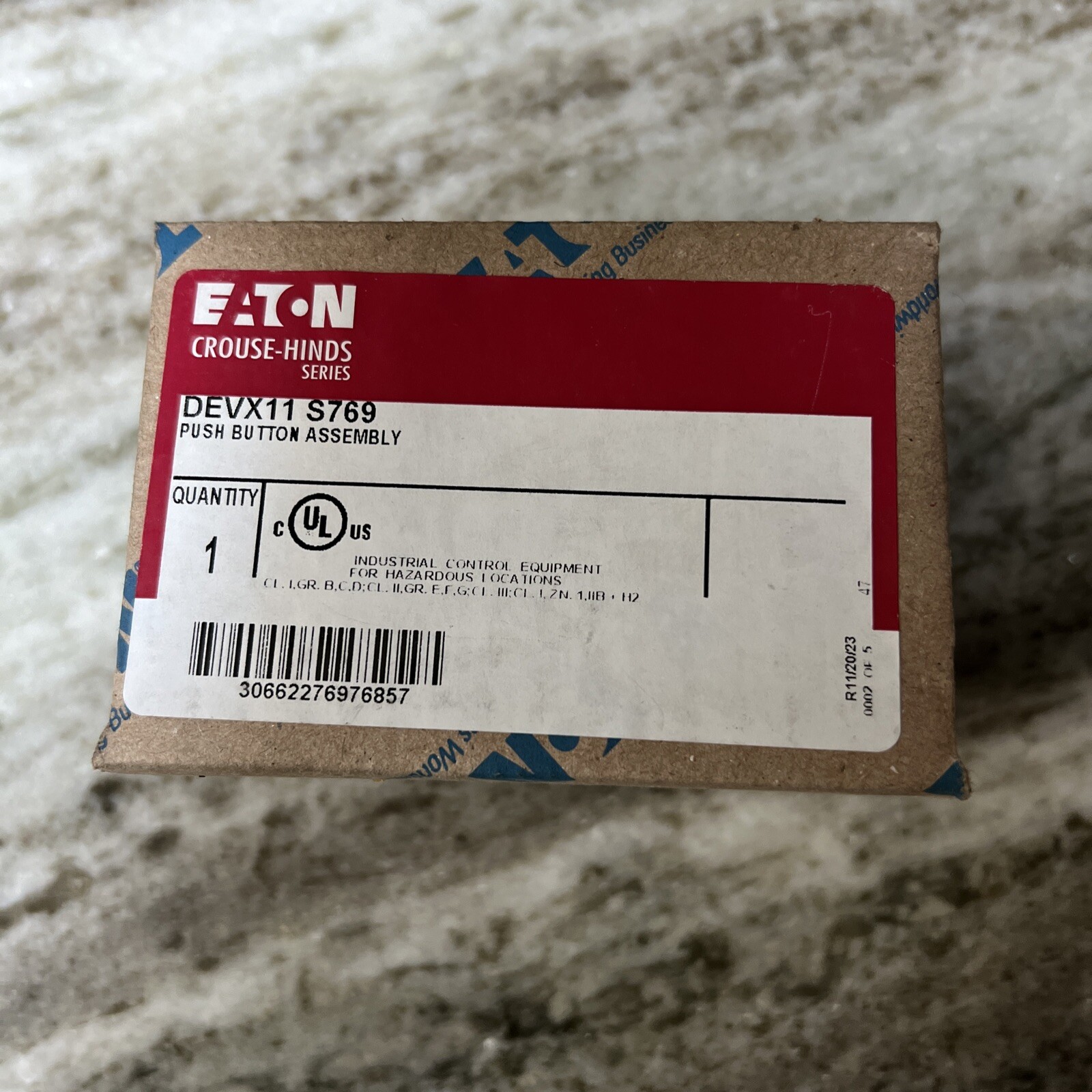NEW IN BOX EATON CROUSE-HINDS PUSH BUTTON ASSEMBLY DEVX11 S769