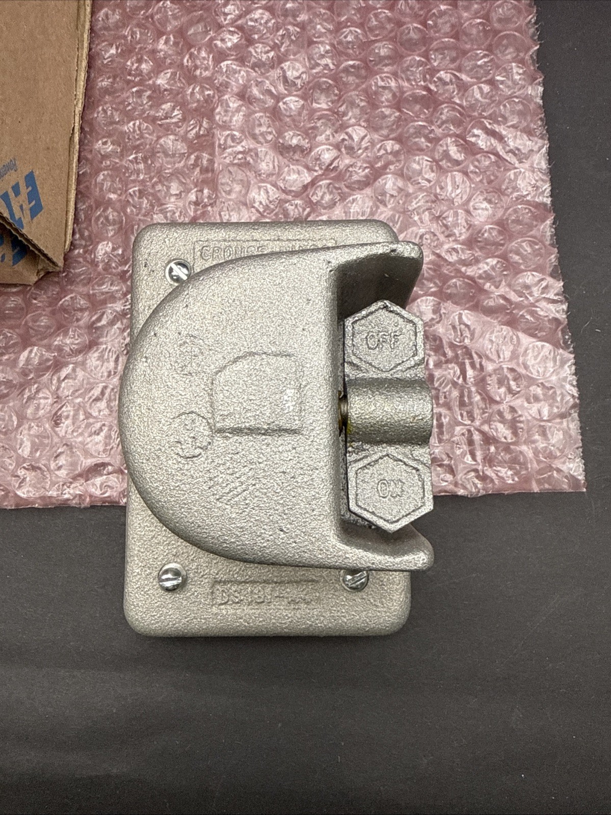 Eaton DS181 Snap Switch Cover Die-Cast Aluminum Raintight – Pack of 2 NEW