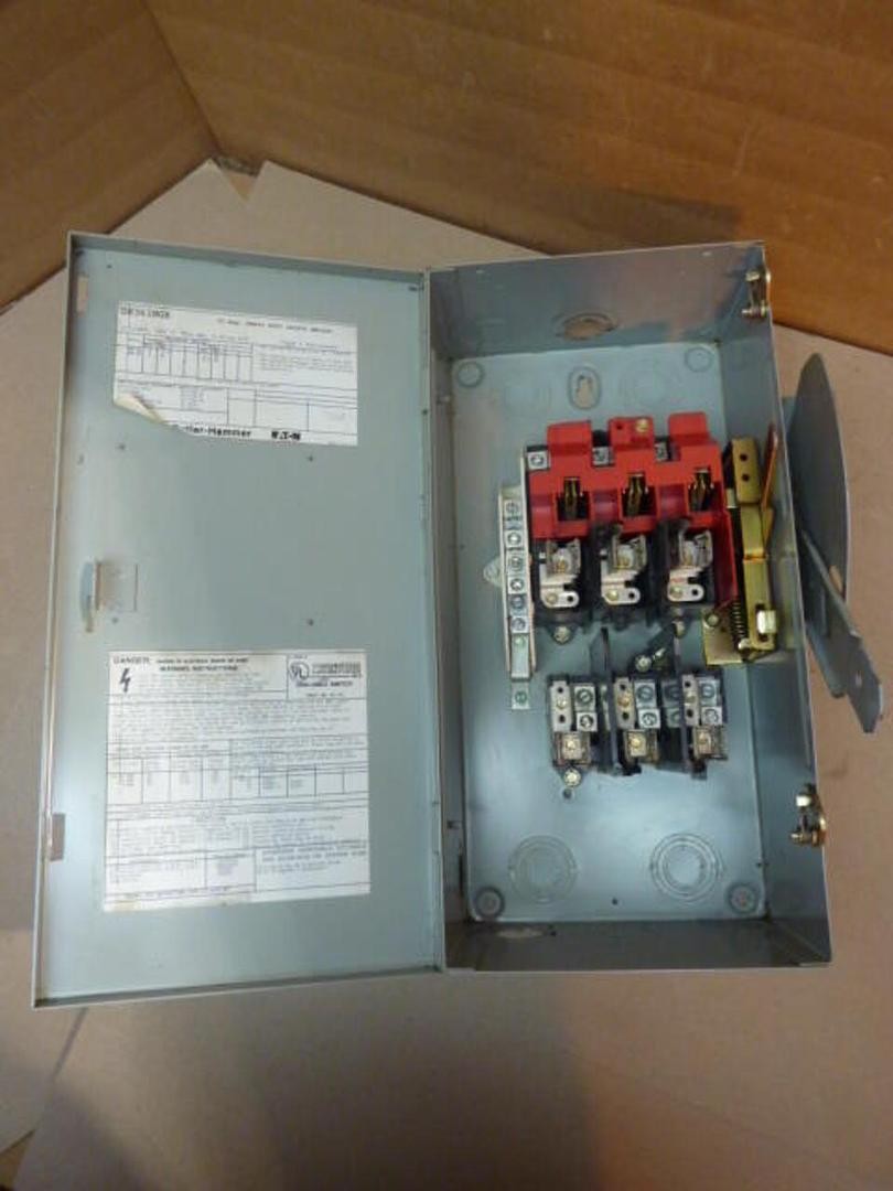 CUTLER HAMMER 30 Amp Safety Disconnect Switch DH361NGK Scratch & Dent #36025