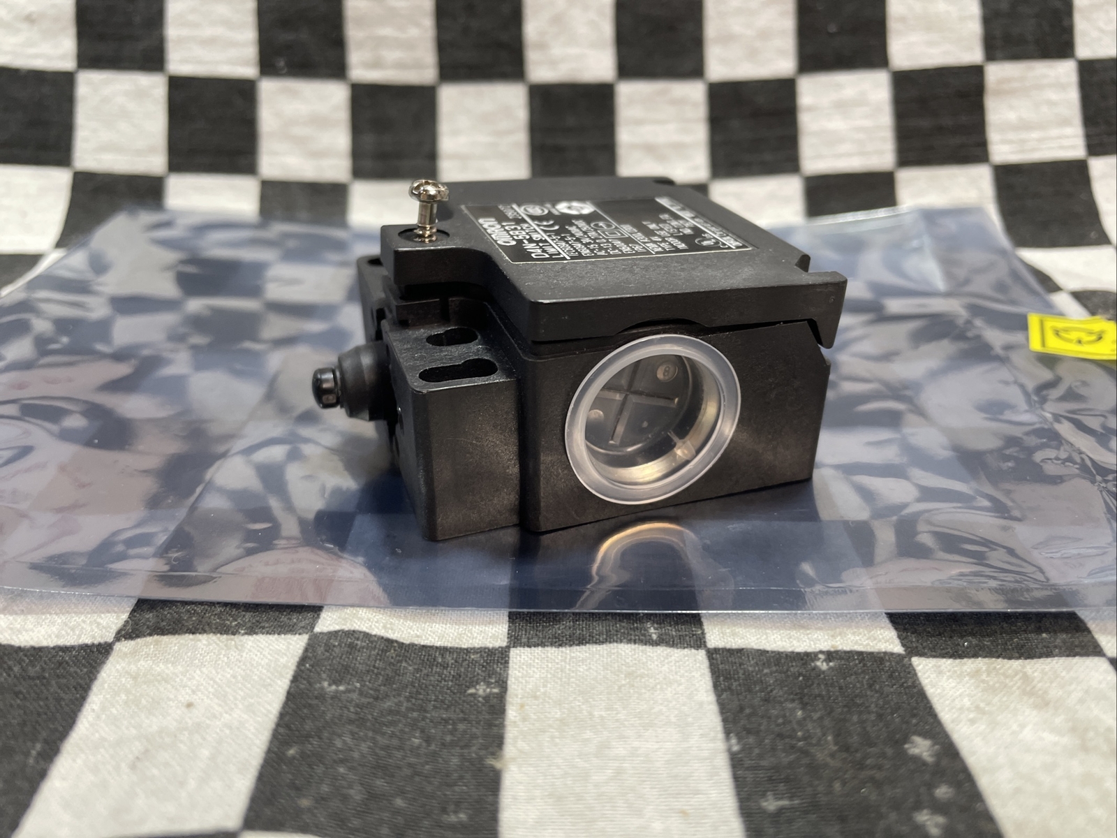 OMRON Limit Switch, D4N-5B31, D4N5B31, SHIPSAMEDAY#139M6