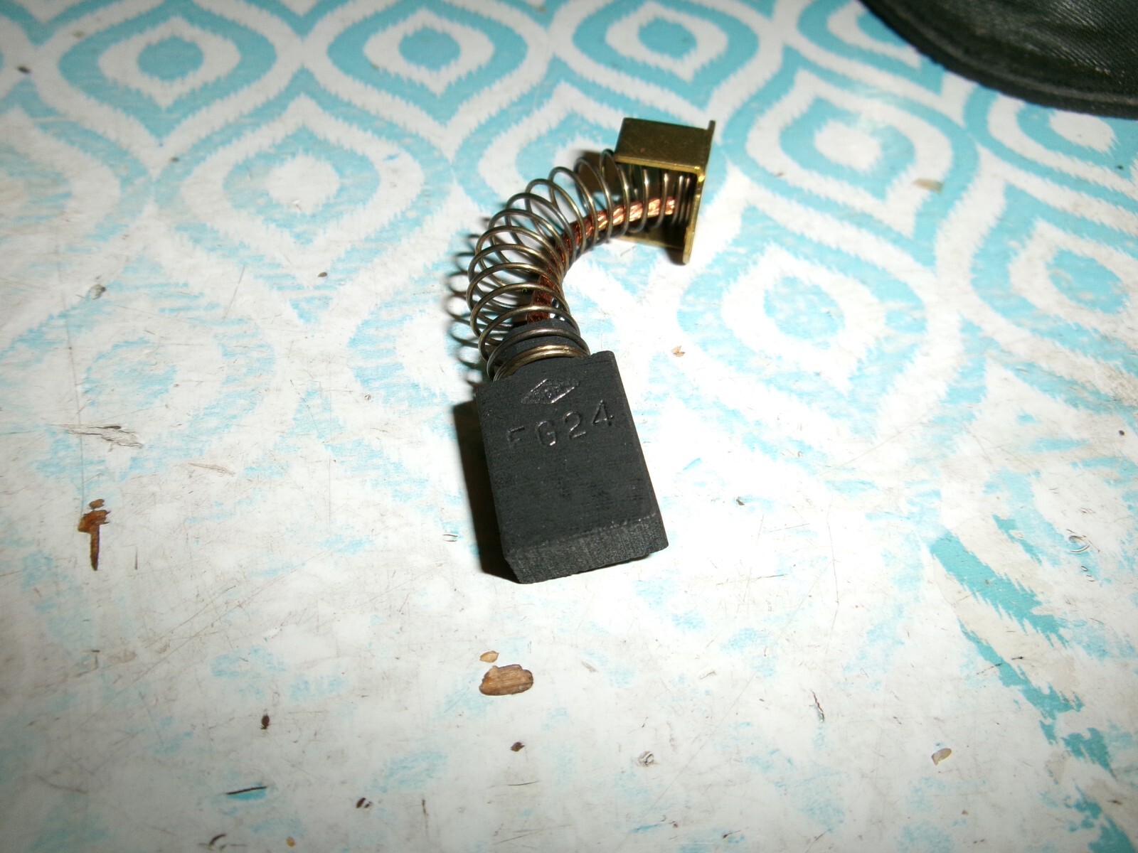 CARBON EG24 MOTOR BRUSH ASSEMBLY (BIN69)