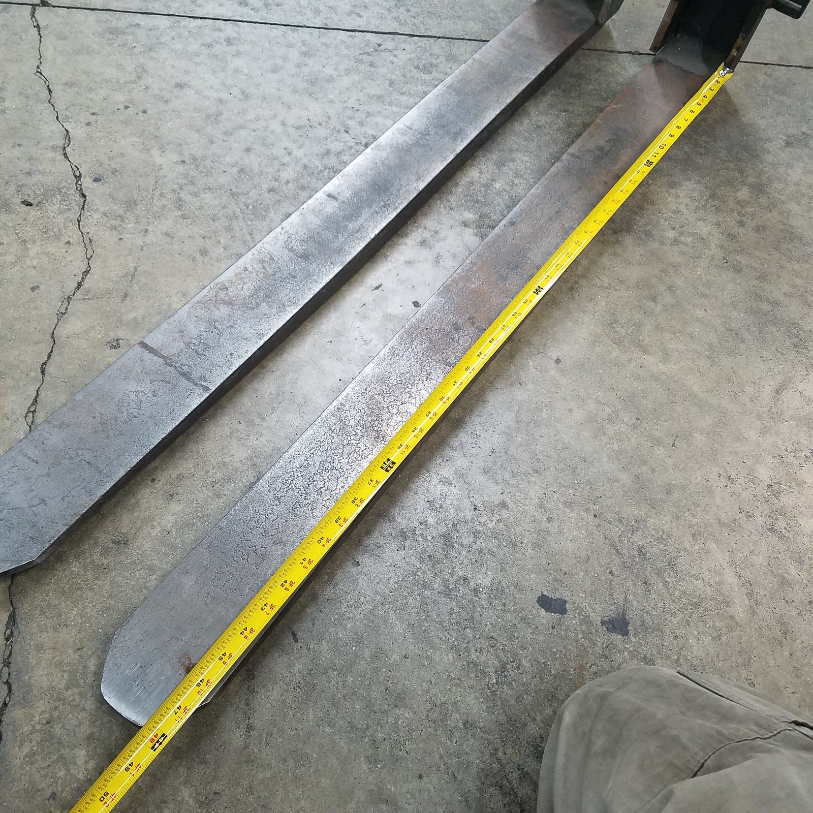 Kenhar 1250×600, K547, 48″ L x 4″ W x 1.5″ Thick, Pair of Forklift Forks – USED