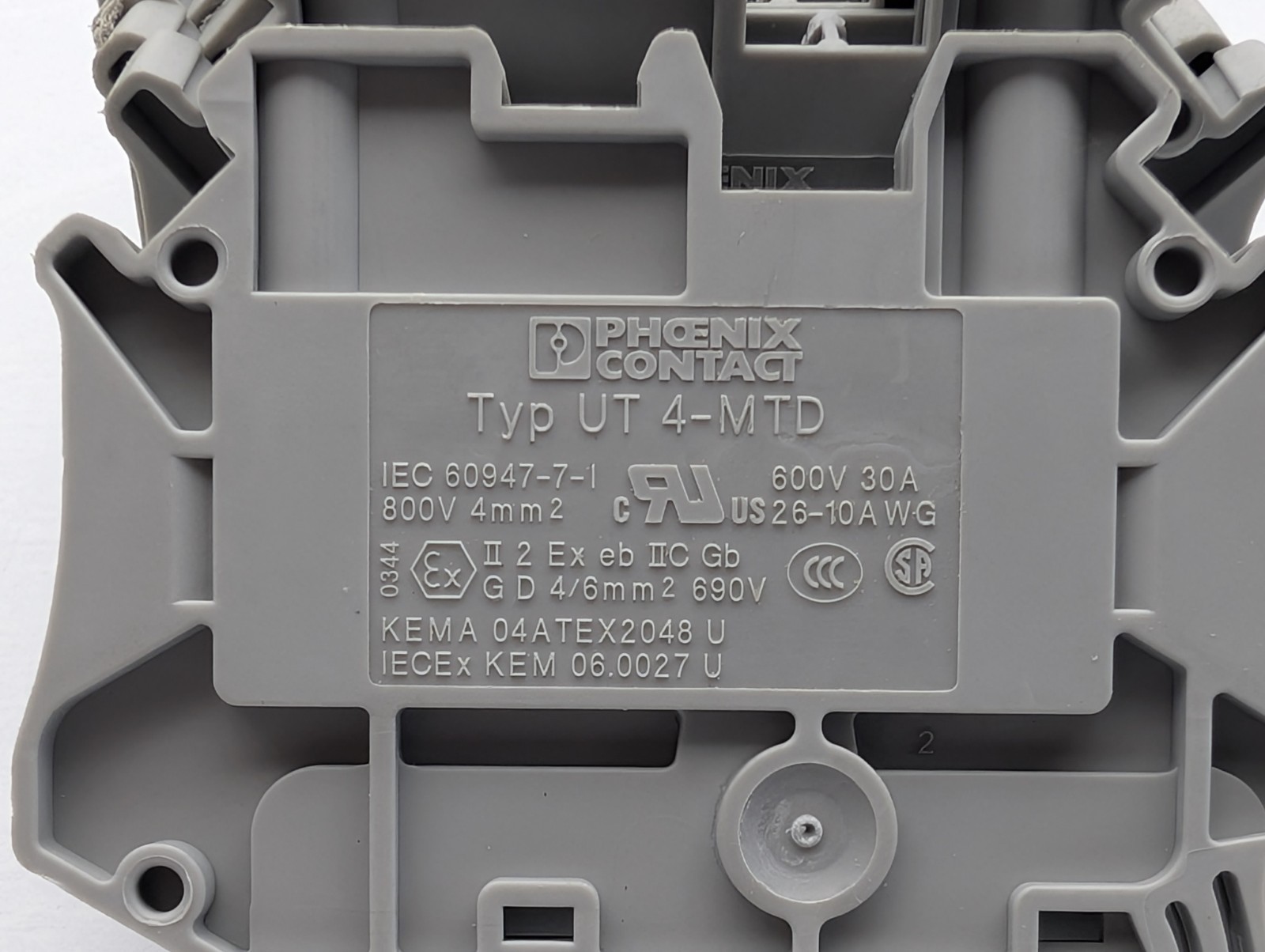 (X17) Phoenix 3046184 UT 4-MTD Terminal Blocks NEW