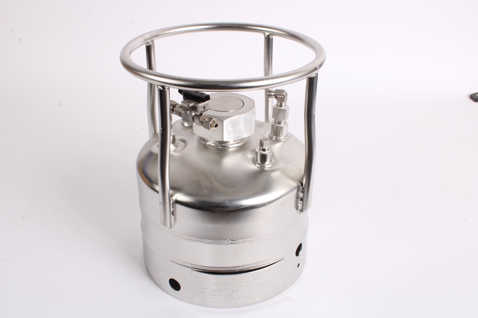 Apache MAWP 165 PSI at 100 Degree F MDMT -20 F at 165 PSI MAT’L 316L Vessel