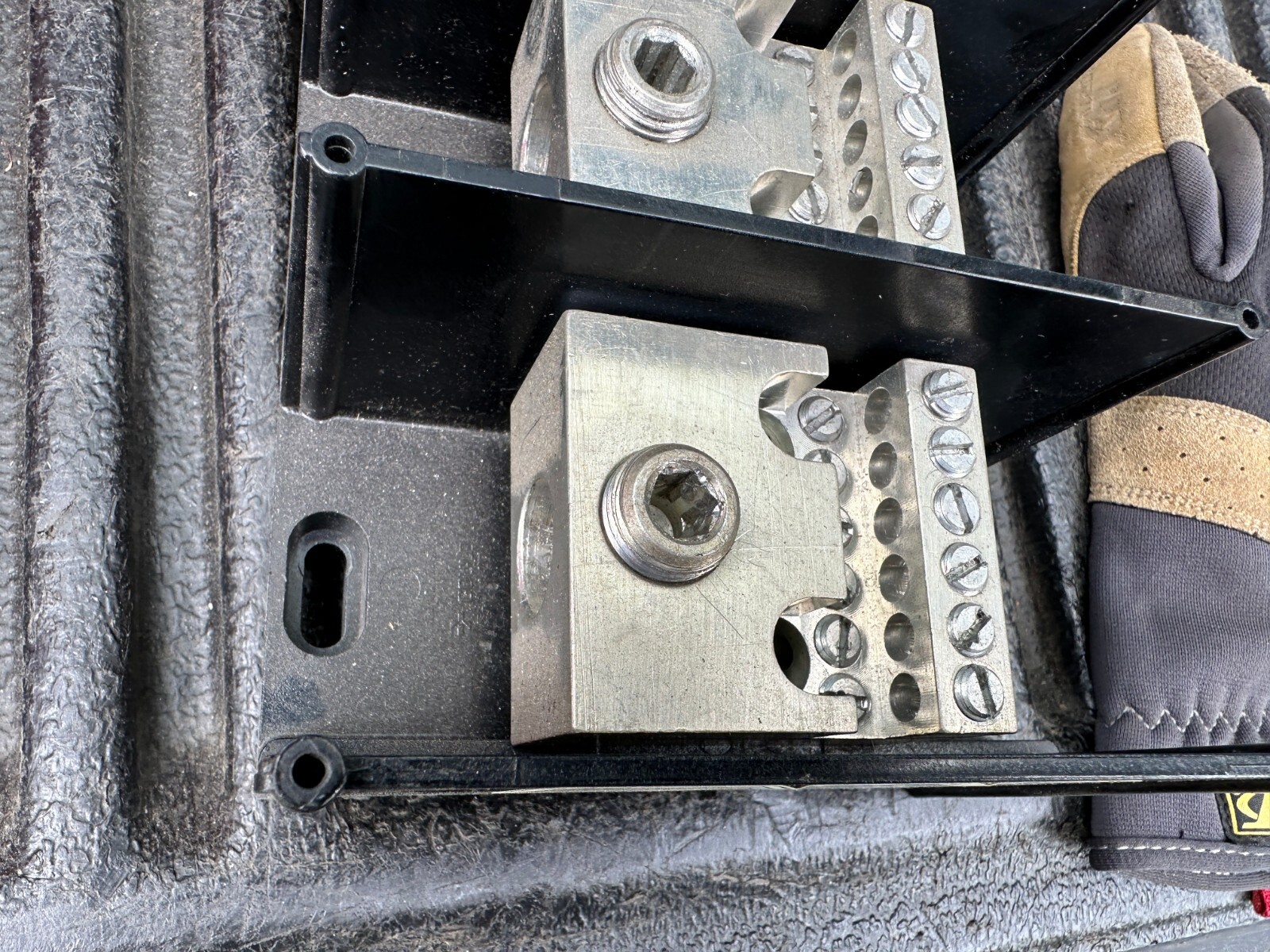 Gould Shawmut Power Distribution Block 3P (1) 350MCM-#6 x (12) #4-$14 P/N 69153
