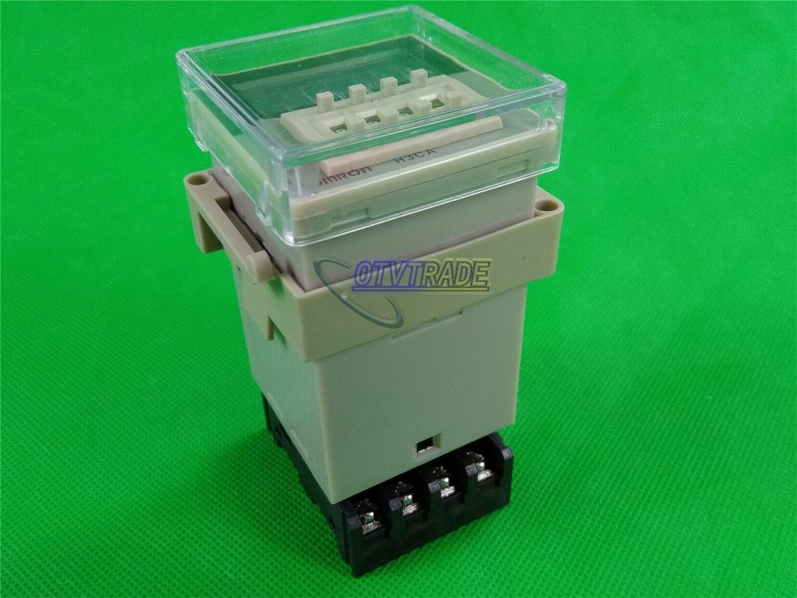 NEW ONE IN BOX OMRON Timer H3CA-8 200/220/240VAC