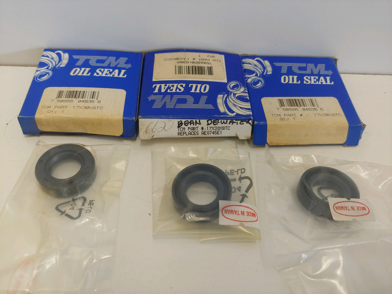 LOT OF (3) NEW OLD STOCK! TCM 17MM X 30MM X 8MM OIL SEALS 17X30X8TC
