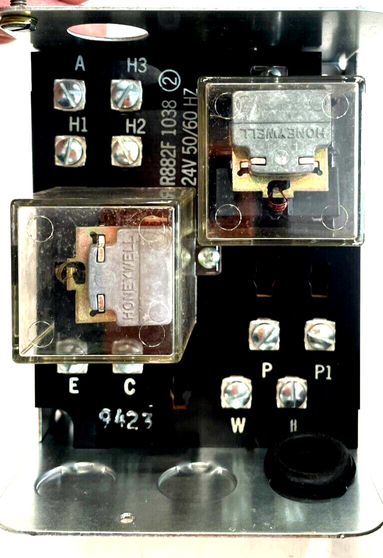 NEW HONEYWELL R882F1038 RELAY 2 WIRE 24VOLT 50/60HZ