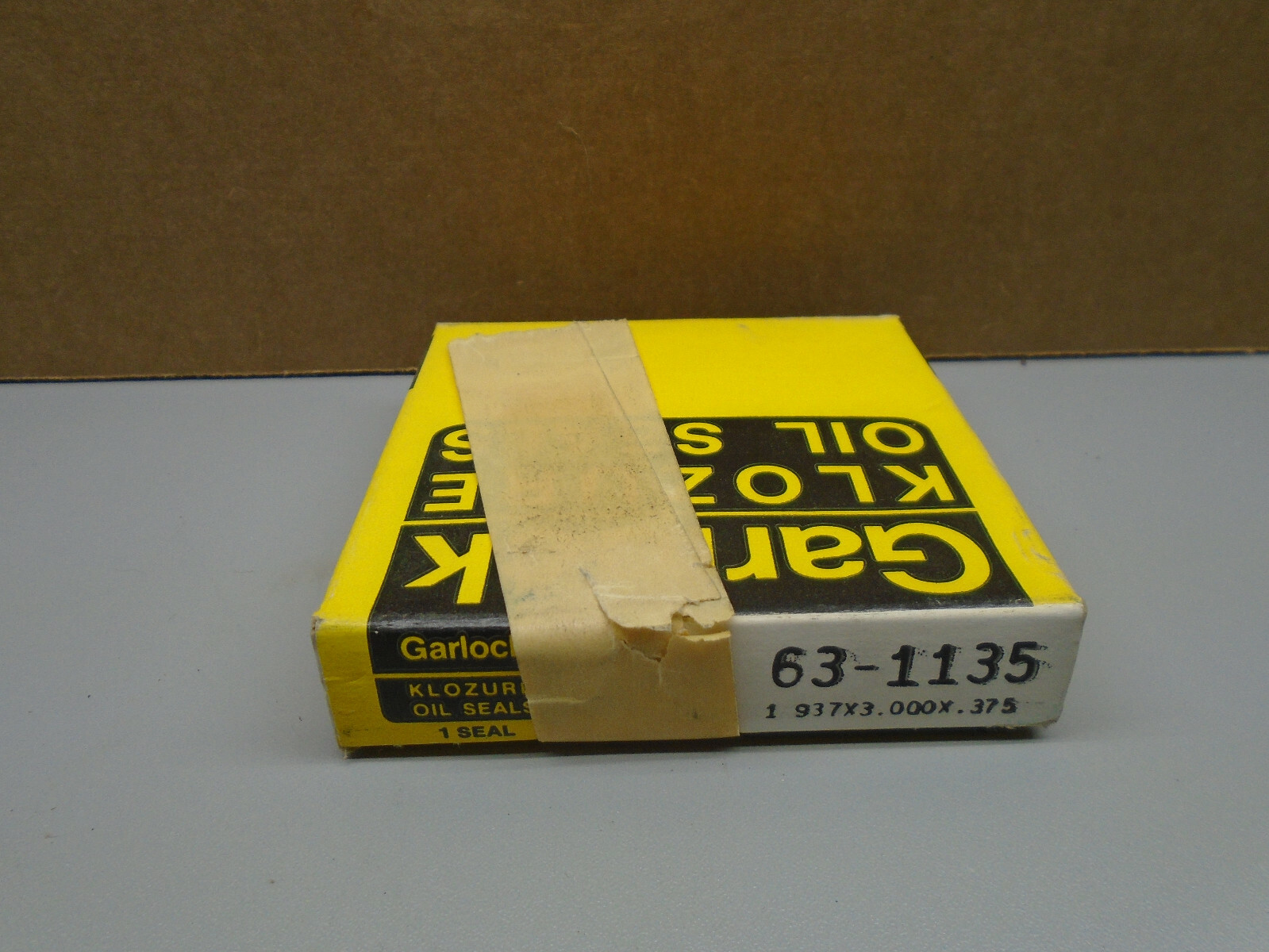 New old Stock 63-1135 Garlock Klozure Oil Seal 631135 N341