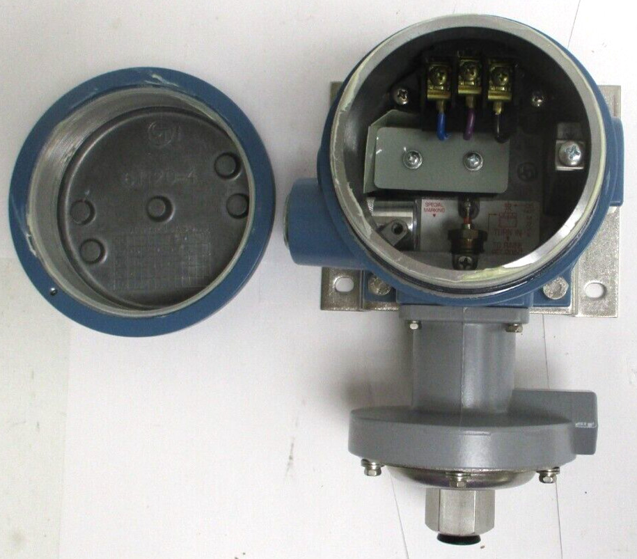 UNITED ELECTRIC CONTROL, J120-554, RANGE 0.8-30 PSI, SURPLUS